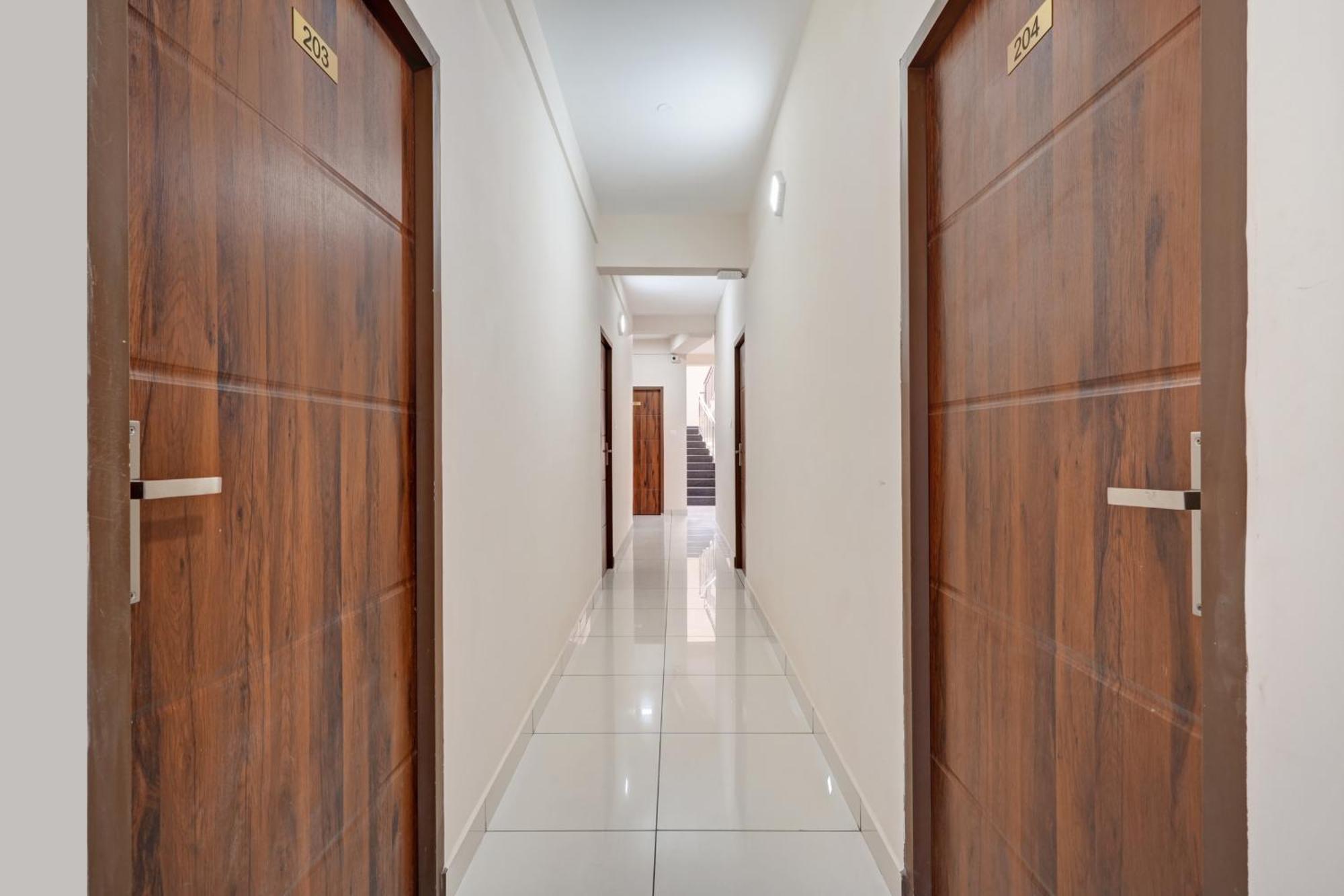 Gypsy Hotel Cusat Kochi Esterno foto