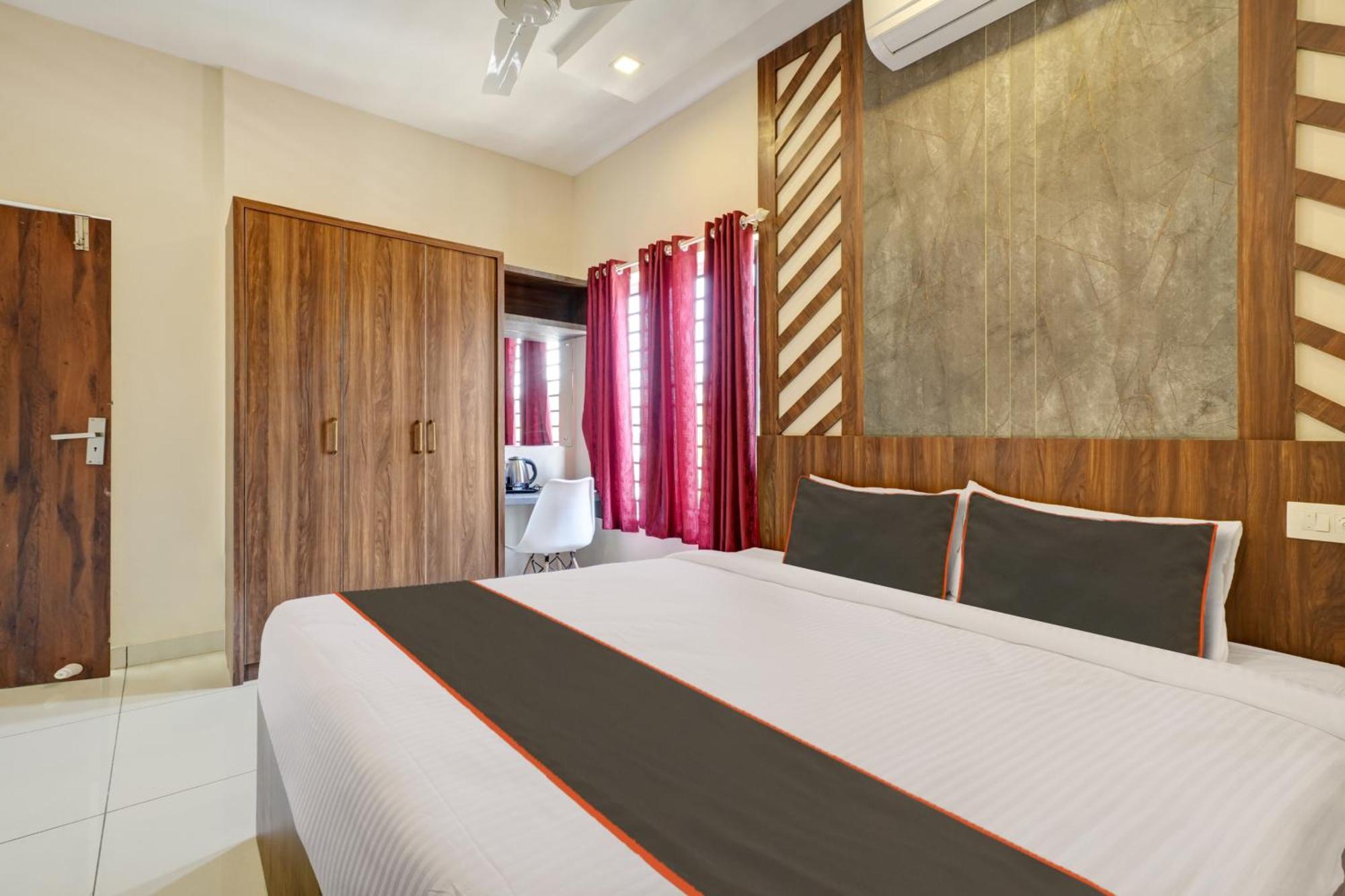 Gypsy Hotel Cusat Kochi Esterno foto