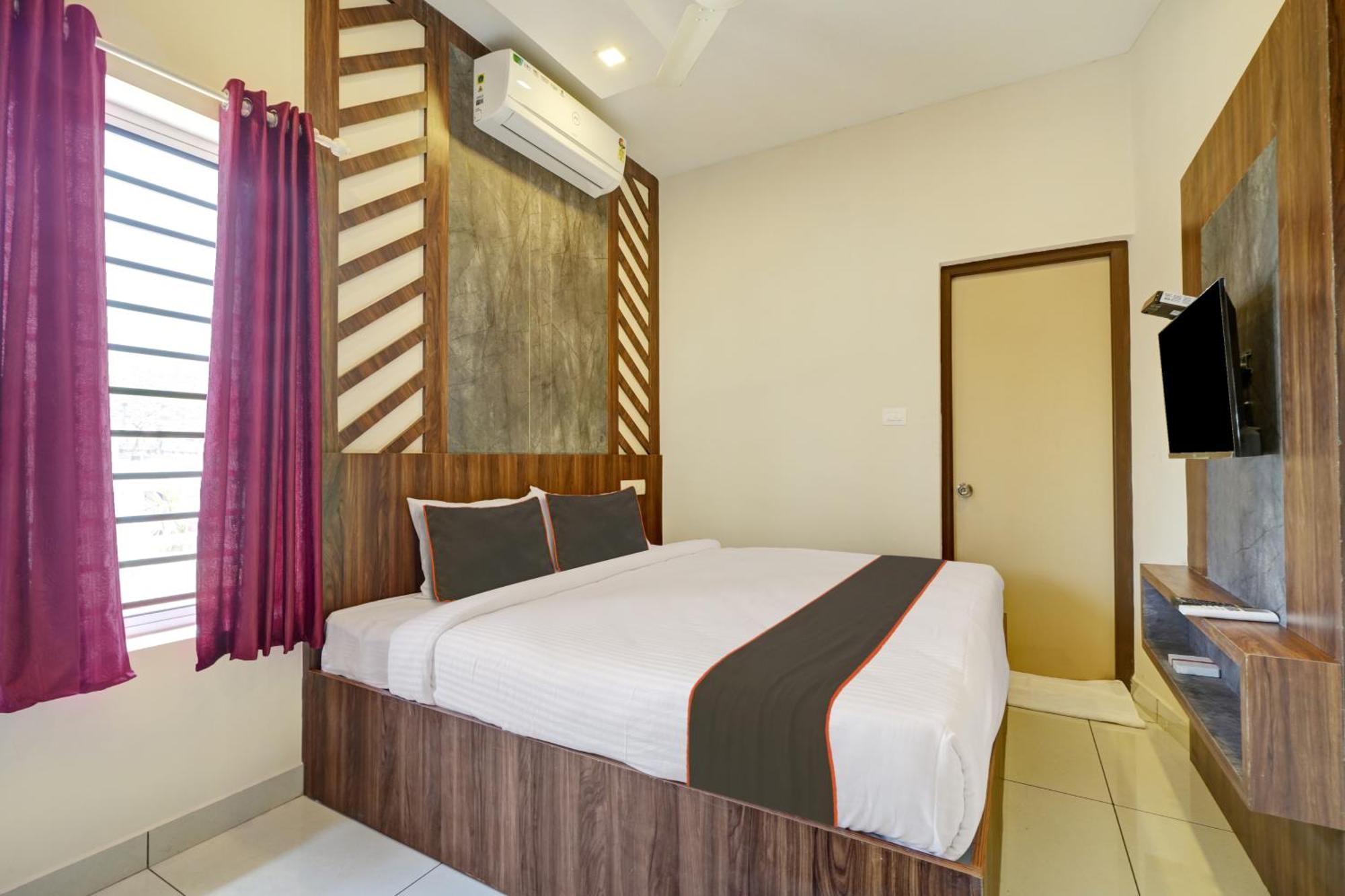 Gypsy Hotel Cusat Kochi Esterno foto