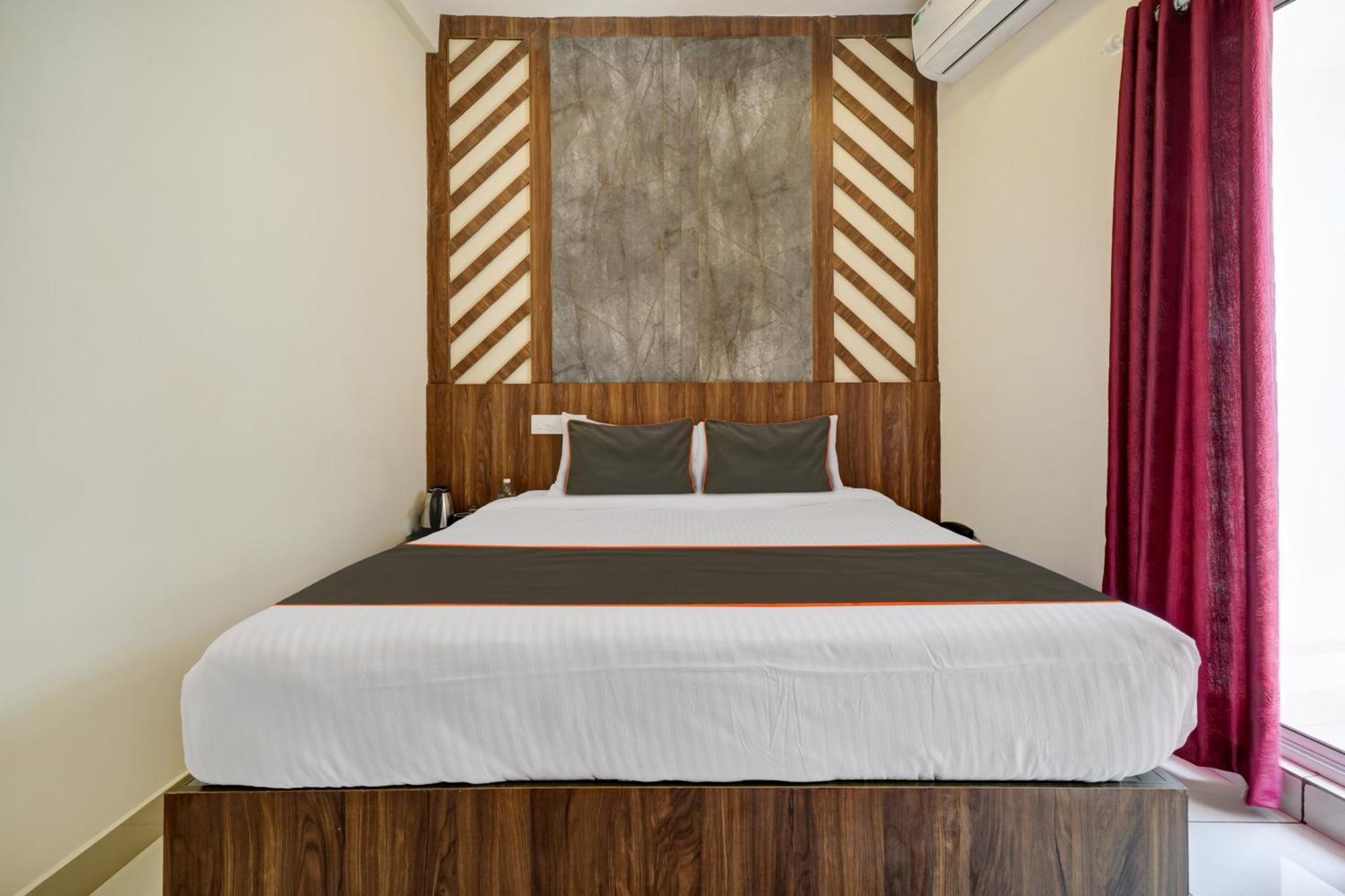 Gypsy Hotel Cusat Kochi Esterno foto