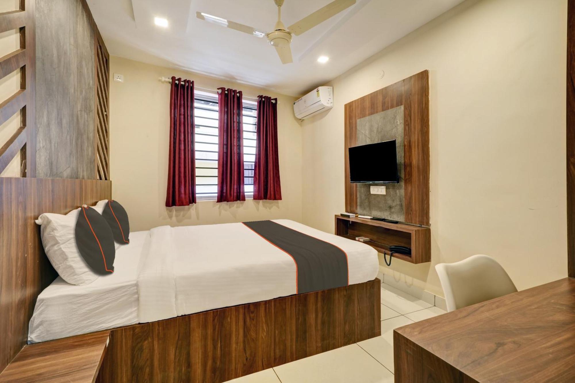 Gypsy Hotel Cusat Kochi Esterno foto