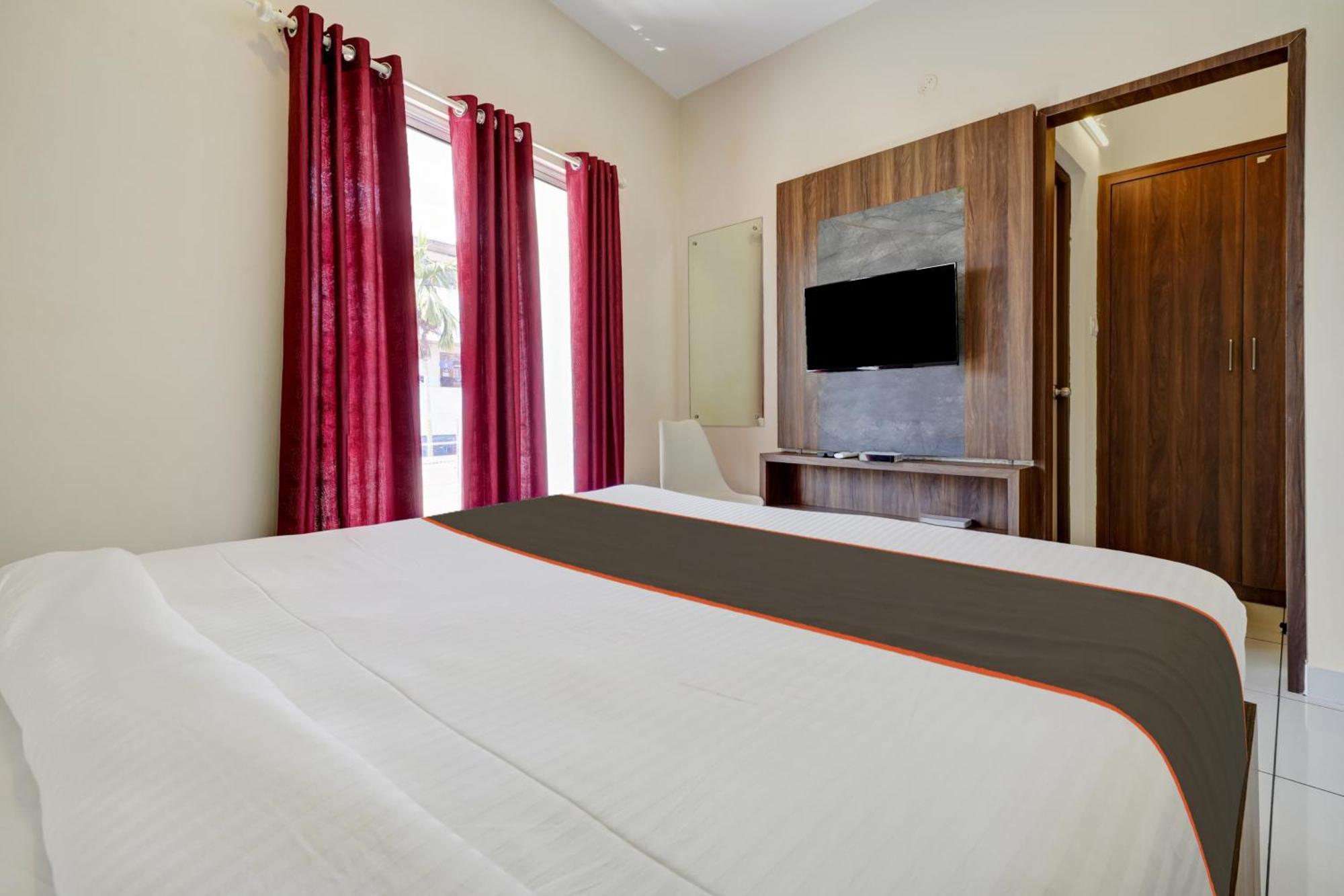 Gypsy Hotel Cusat Kochi Esterno foto