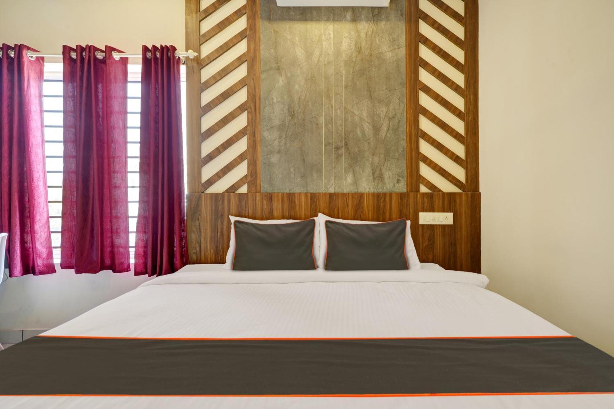 Gypsy Hotel Cusat Kochi Esterno foto