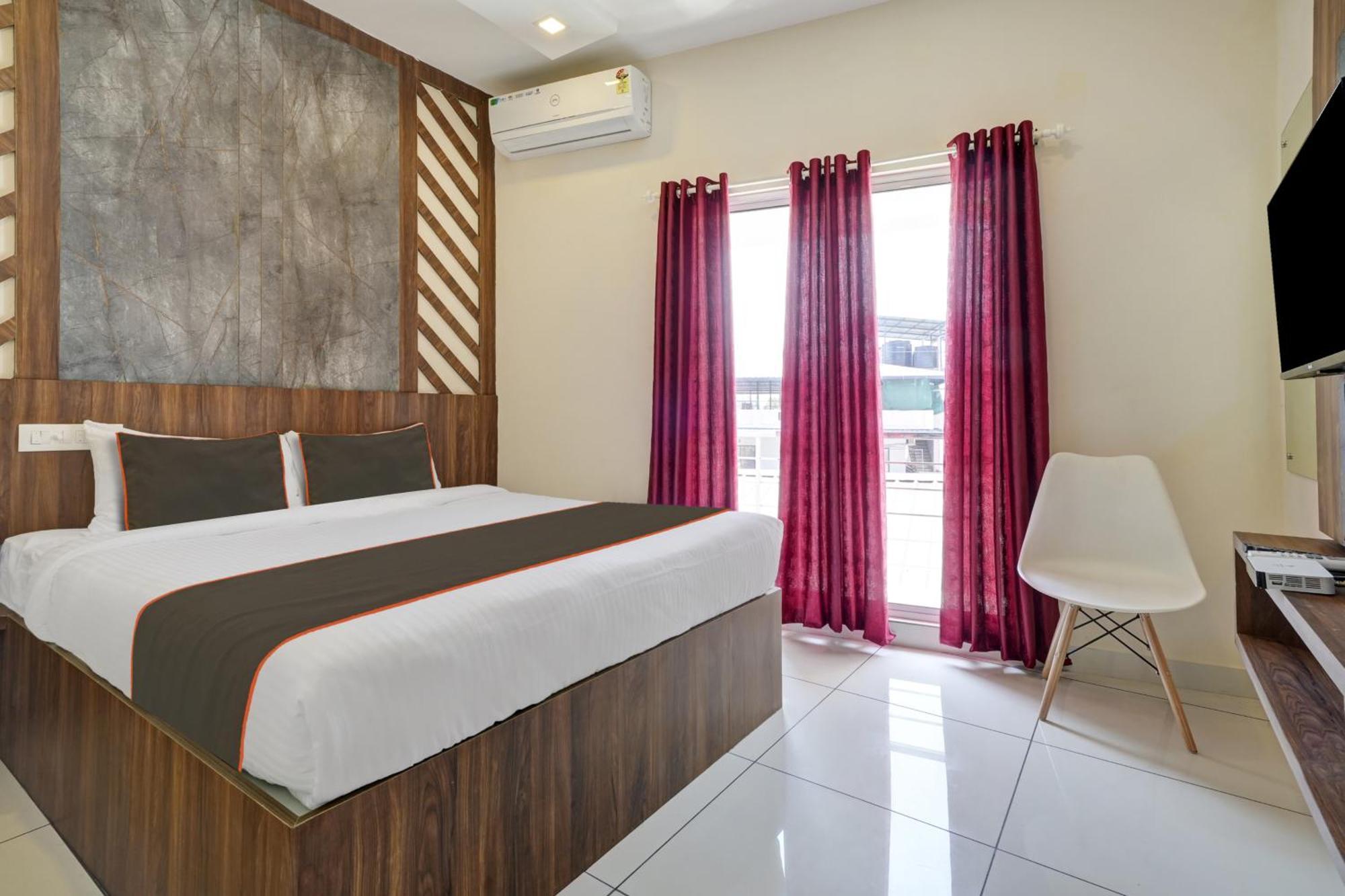 Gypsy Hotel Cusat Kochi Esterno foto