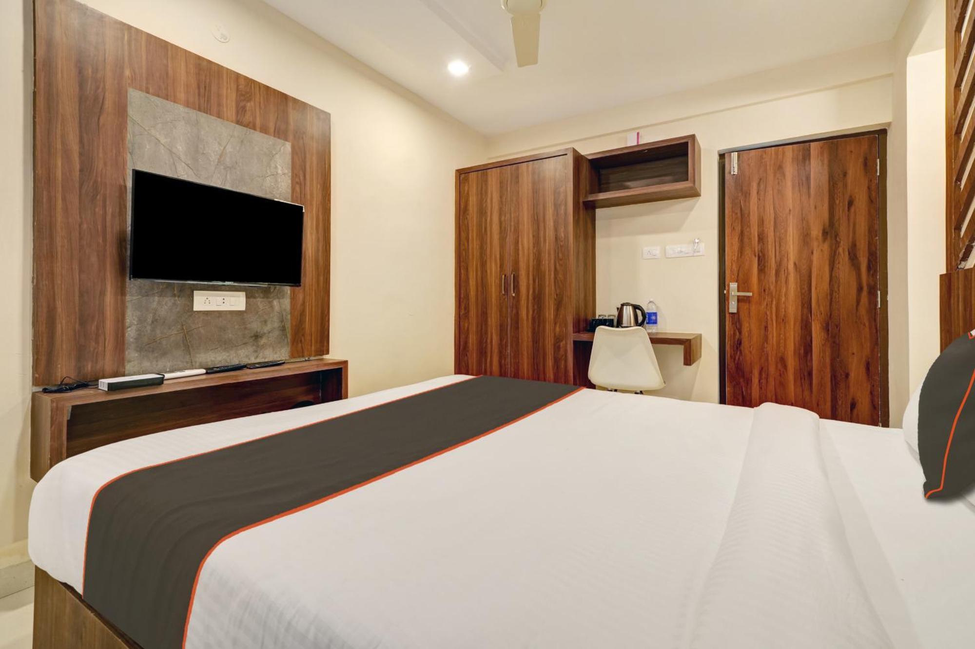 Gypsy Hotel Cusat Kochi Esterno foto
