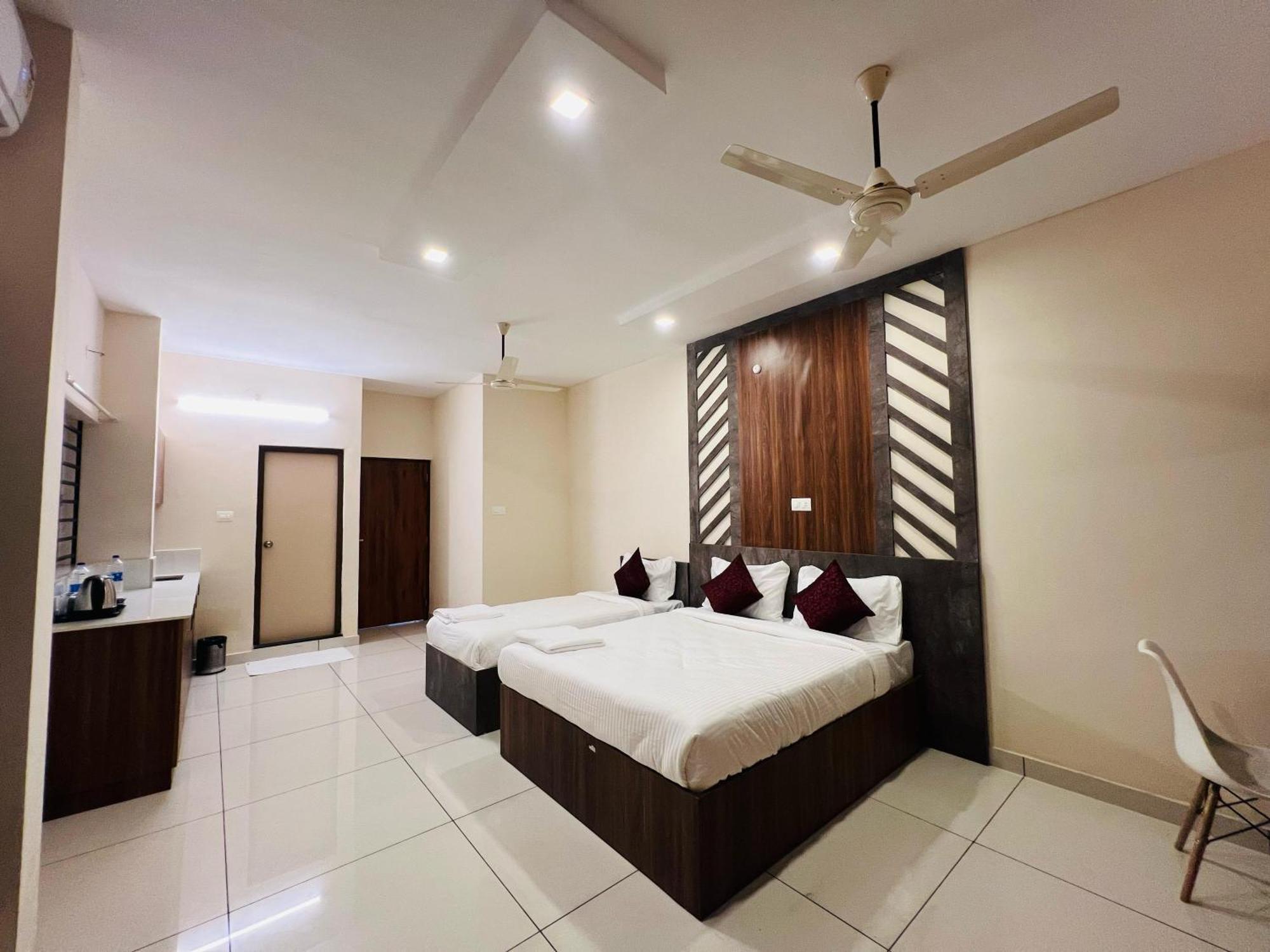 Gypsy Hotel Cusat Kochi Esterno foto