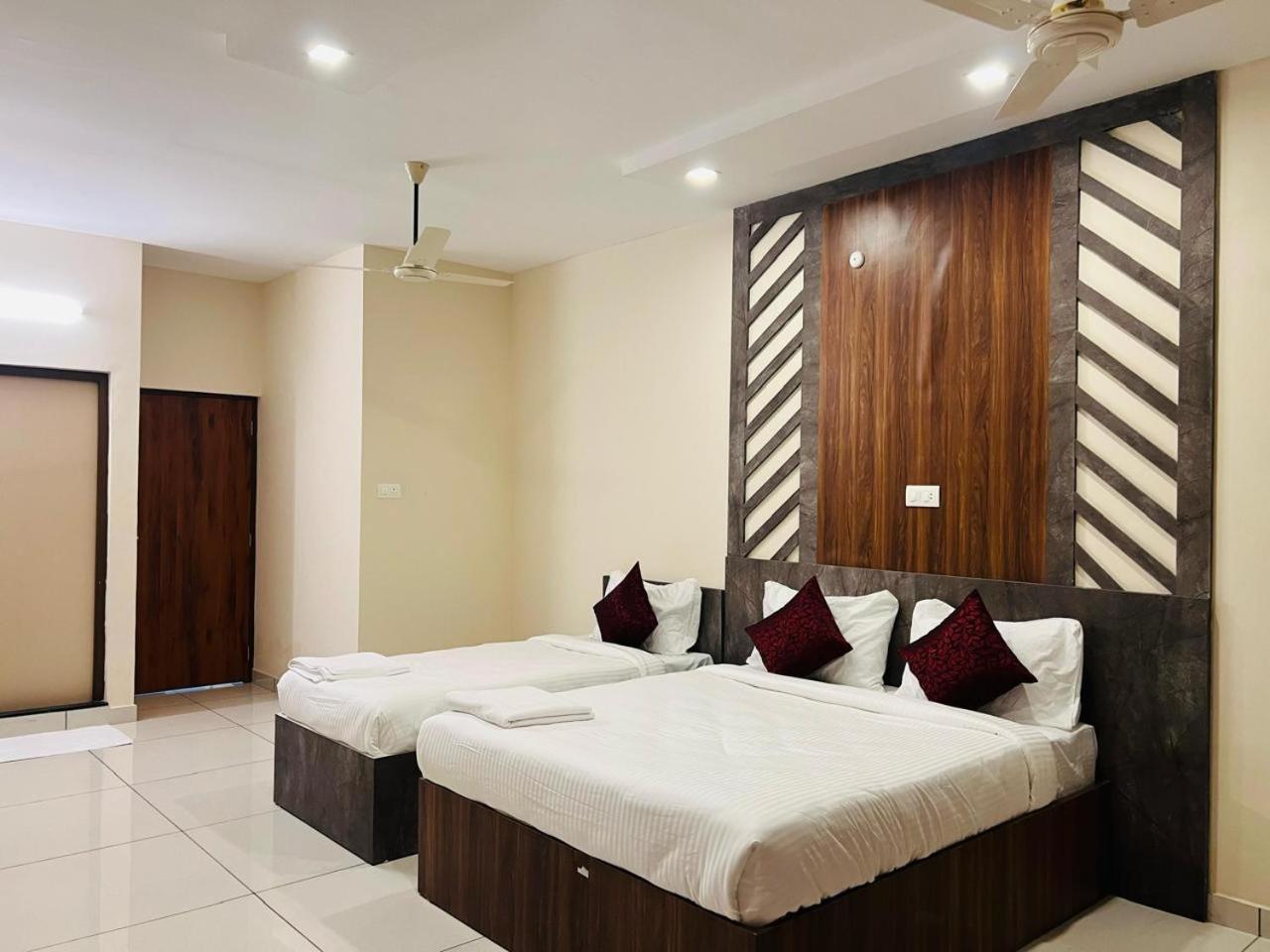 Gypsy Hotel Cusat Kochi Esterno foto