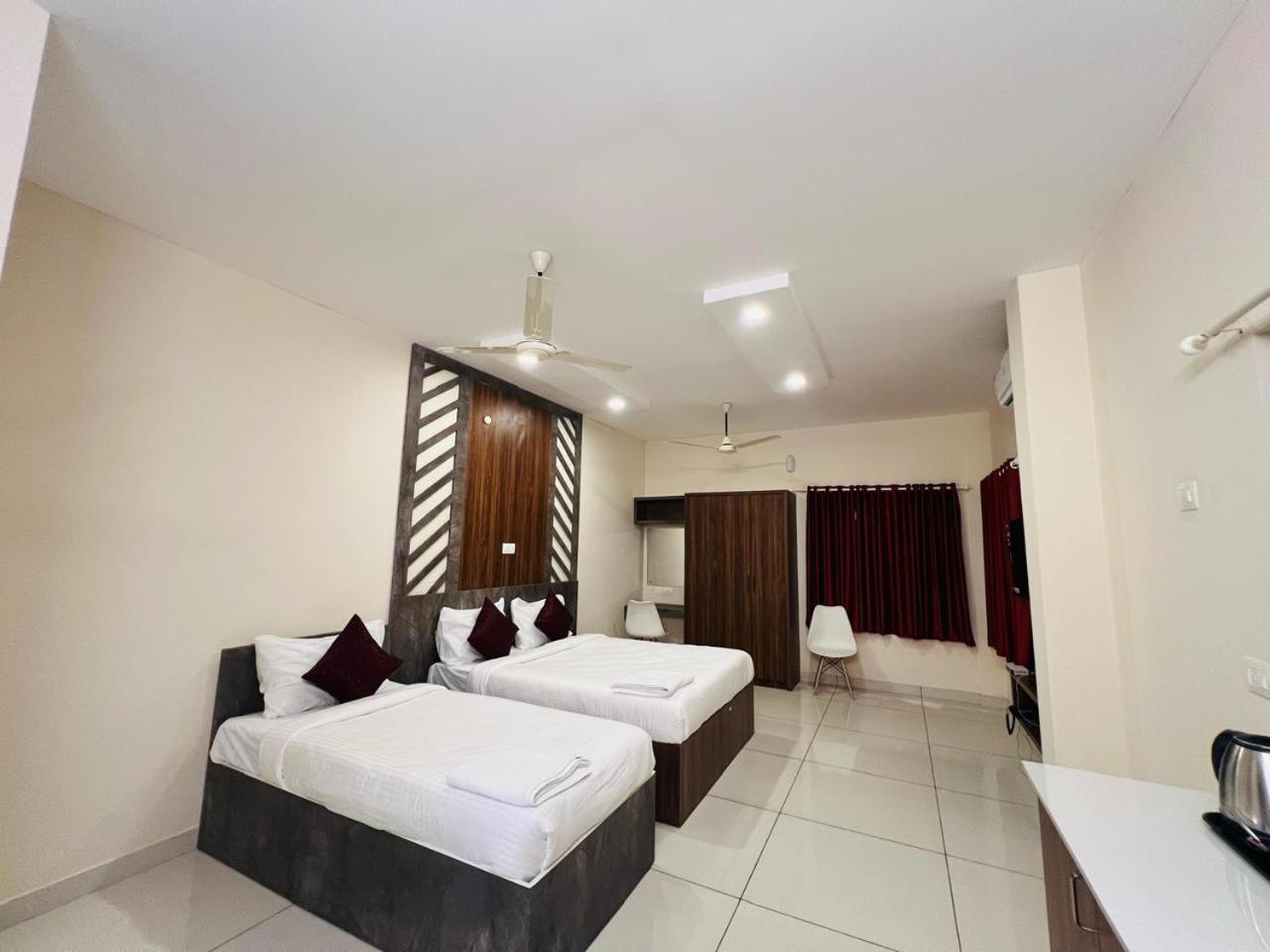 Gypsy Hotel Cusat Kochi Esterno foto