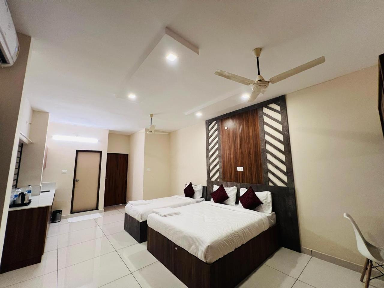 Gypsy Hotel Cusat Kochi Esterno foto